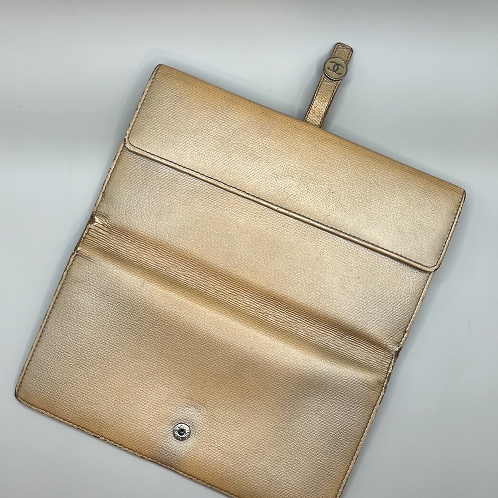Gorgeous Vintage Chanel wallet light pink/ cream color with silver chain - Picture 13 of 16